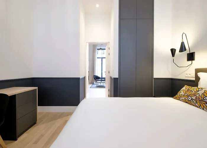 Fabulous In Chatelain Area Appartement