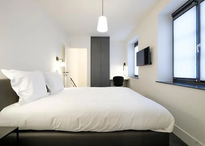 Fabulous In Chatelain Area Appartement