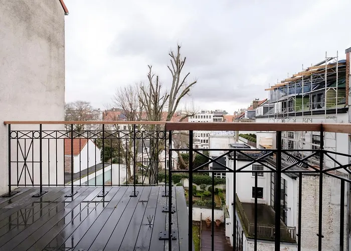 Fabulous In Chatelain Area *