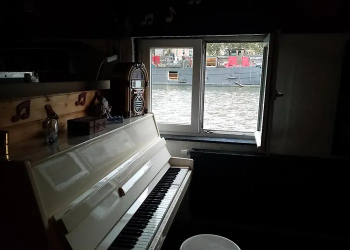 Ботель Edouard Boat