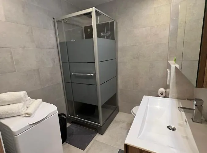 - Place Jourdan & Eu Institutions 布鲁塞尔