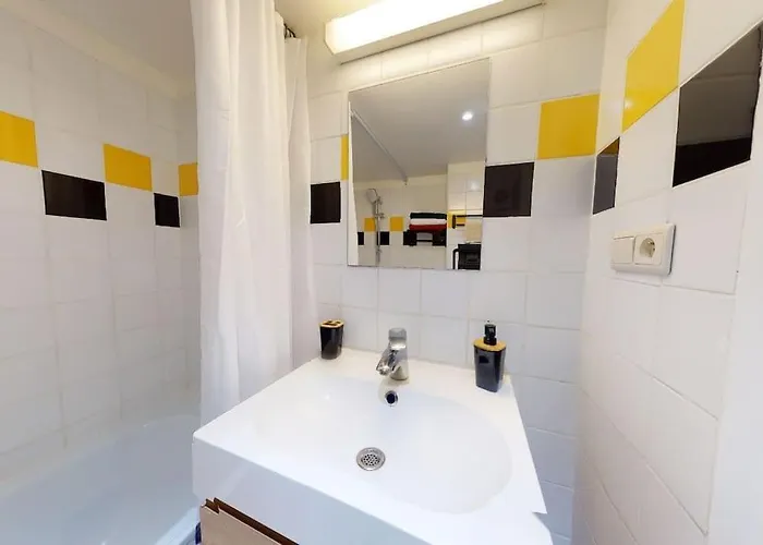 2 Bedroom With A Rooftop Terrace On 3rd Floor