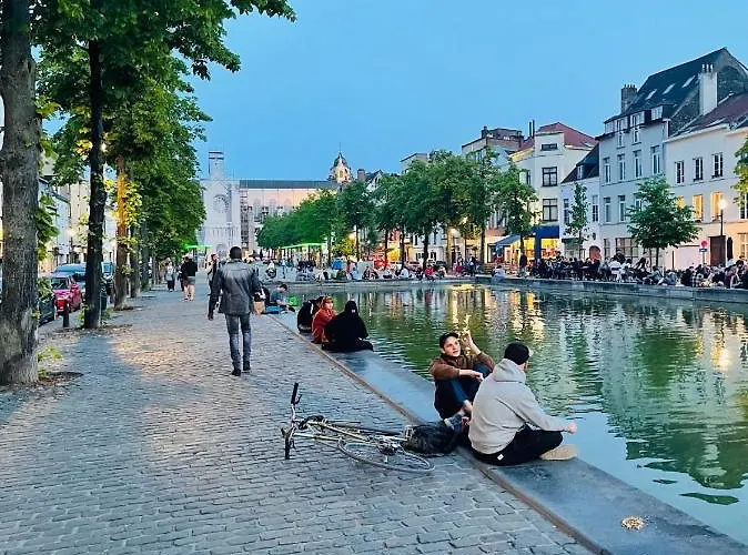 Charming Loft In Prime Location * בריסל