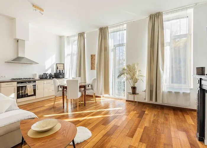 Bel Proche De Gare Du Midi, A Cote Du Centre *