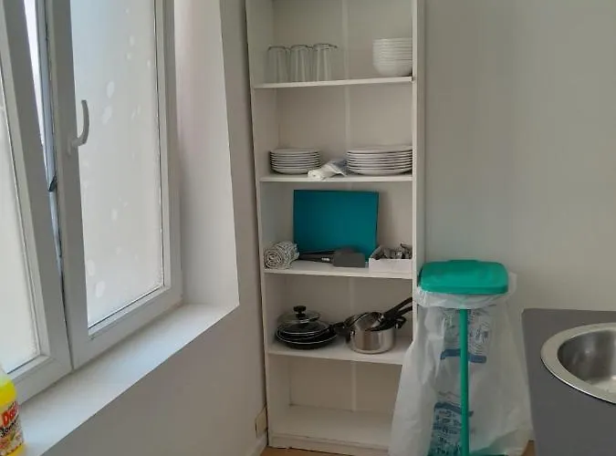 1 Bedroom Sleeps 4 *