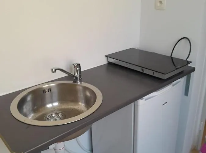 1 Bedroom Sleeps 4 Brussel