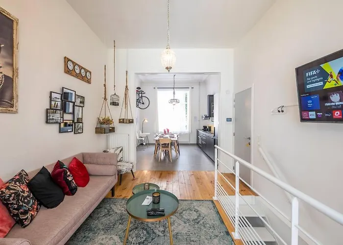 Superb 3 Bedroom & 3 Bathroom Duplex In Centre *