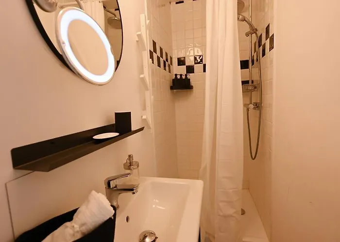 Apartment Superb 3 Bedroom & 3 Bathroom Duplex In Centre *