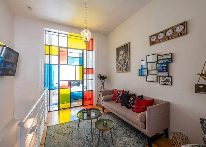 Superb 3 Bedroom & 3 Bathroom Duplex In Centre Apartment