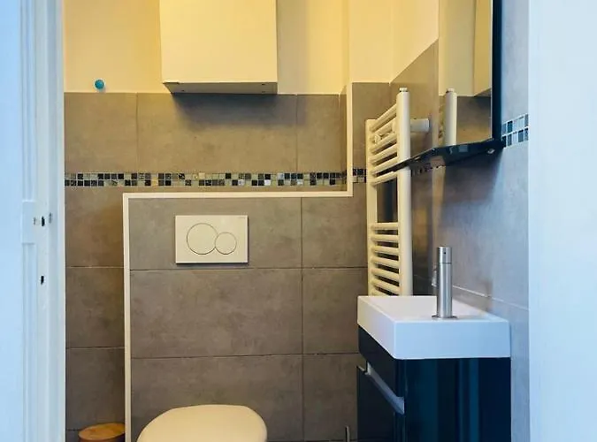 Downtown Quiet And Peacefull Апартаменты