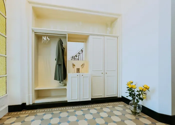 לינה וארוחת בוקר Ambiorix בריסל