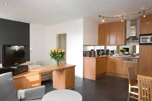 Azimut Flathotel شقة فندقية 3*