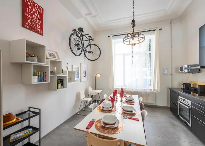 Superb 3 Bedroom & 3 Bathroom Duplex In Centre Brüssel