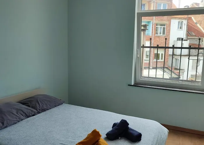 Confortable Avec Un Lit Double A Schaerbeek Cle Bleu Brüsszel