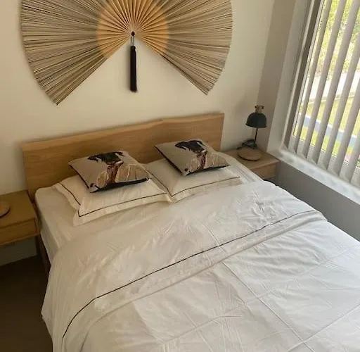 Avec Parking Gratuit Sur Place 5d *