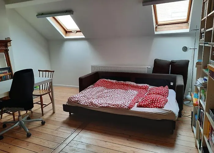 公寓 Charming House With Garden