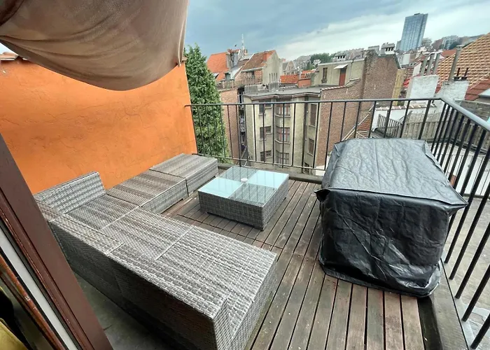 2 Bedroom With A Rooftop Terrace On 3rd Floor *
