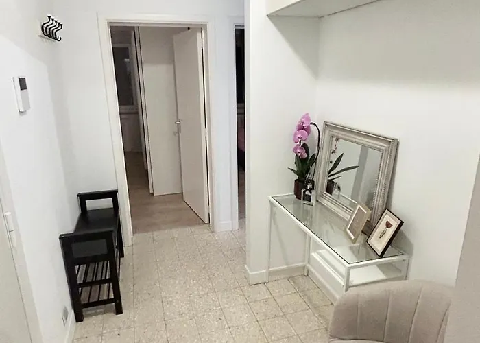 Charming Two Bedroom Flat - Nato - *