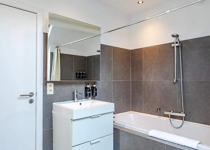 Modern Flat Near Grand Place Апартаменты Брюссель