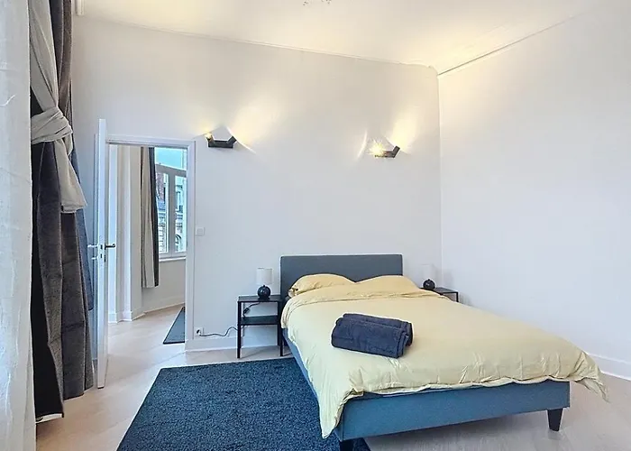 Cosy Uccle 3 アパート