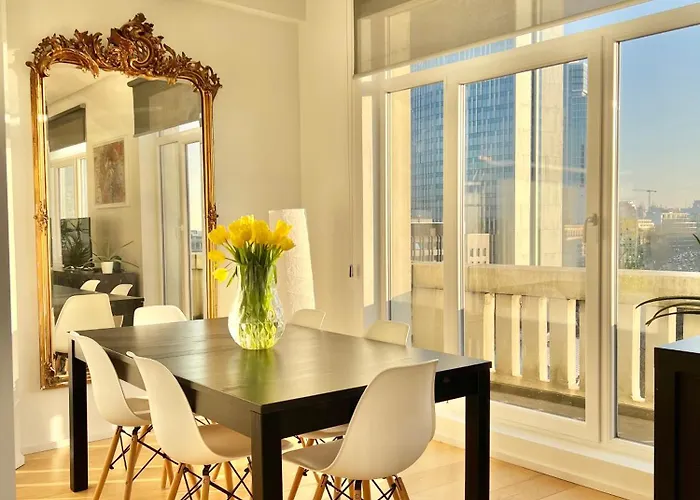 Lovely Loft In Panoramic View!