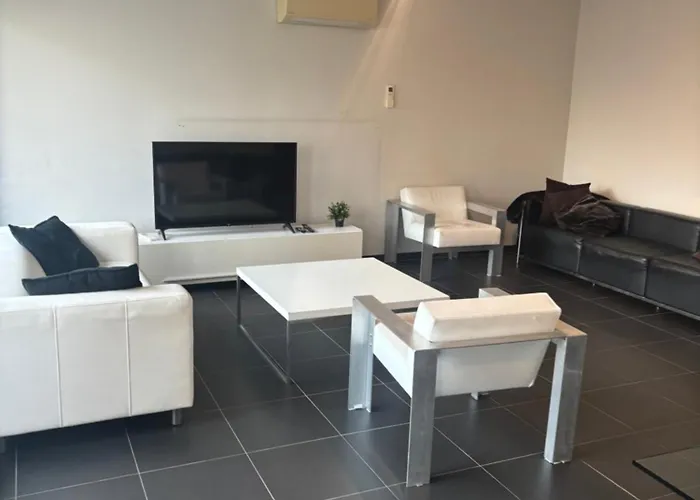 Charming With Balcony Views Appartamento Bruxelles