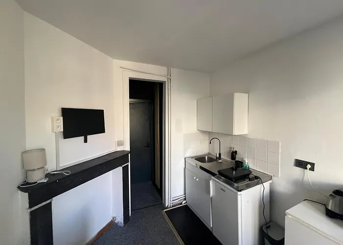 European District Konukevi