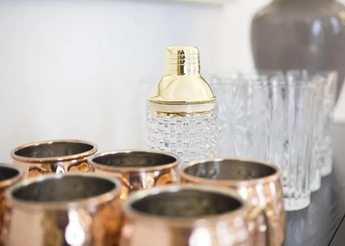 In The Hyper-center 公寓 *