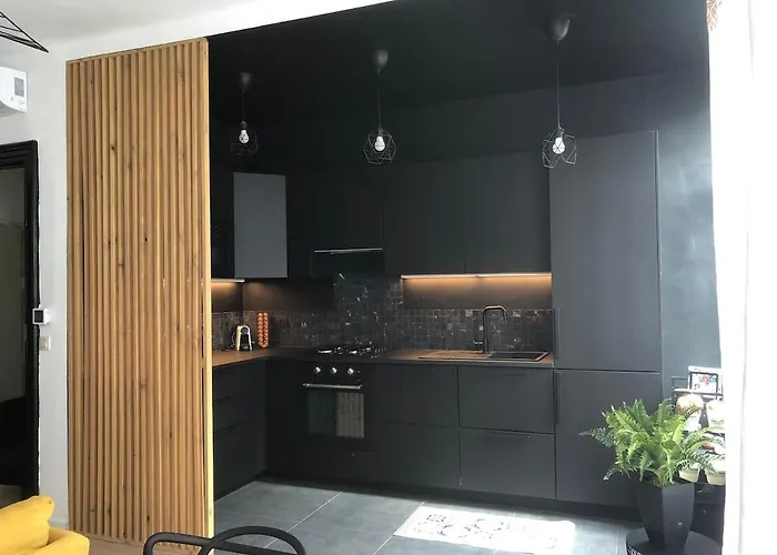 Absolute Charm 3 Bedroom 3 Bathroom With Ac Eu District Appartement *