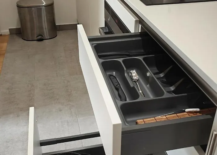 Highgarden - Warm & Cozy * 布鲁塞尔