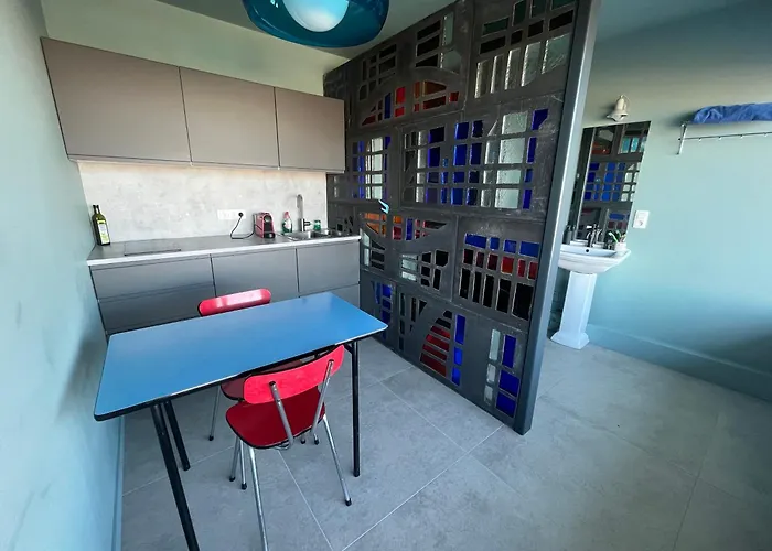 Overlooking * Brüssel