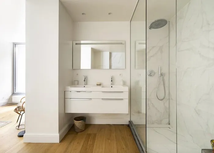 בית אירוח Cozy With Garden בריסל