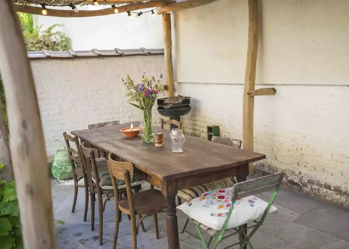 בית אירוח Cozy With Garden בריסל