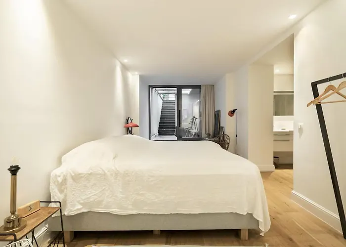 בית אירוח Cozy With Garden