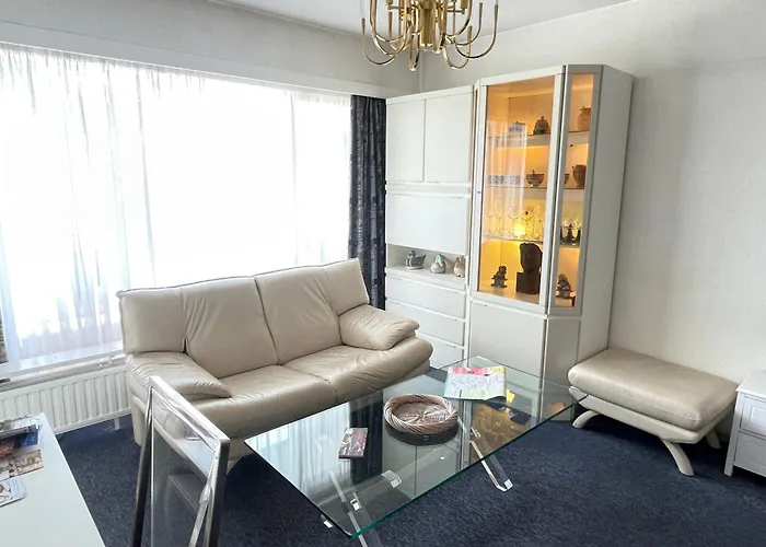 - - - - - Au Sixieme Ciel - - - - - *