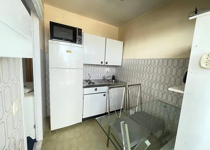 - - - - - Au Sixieme Ciel - - - - -