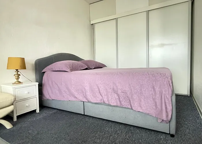 - - - - - Au Sixieme Ciel - - - - -