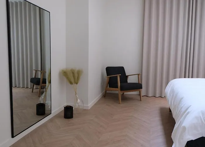 Apartment Center Spacious And *