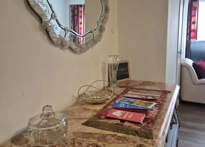 Apartamento Large 1st Floor Apartment, Schaerbeek,