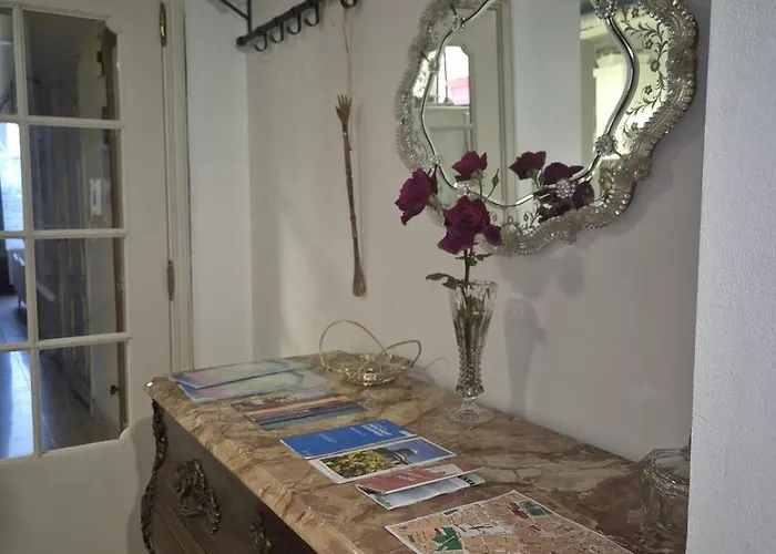 Apartamento Large 1st Floor Apartment, Schaerbeek,