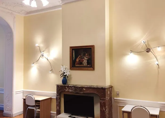 Bright 1br With Terrace Near Montgomery