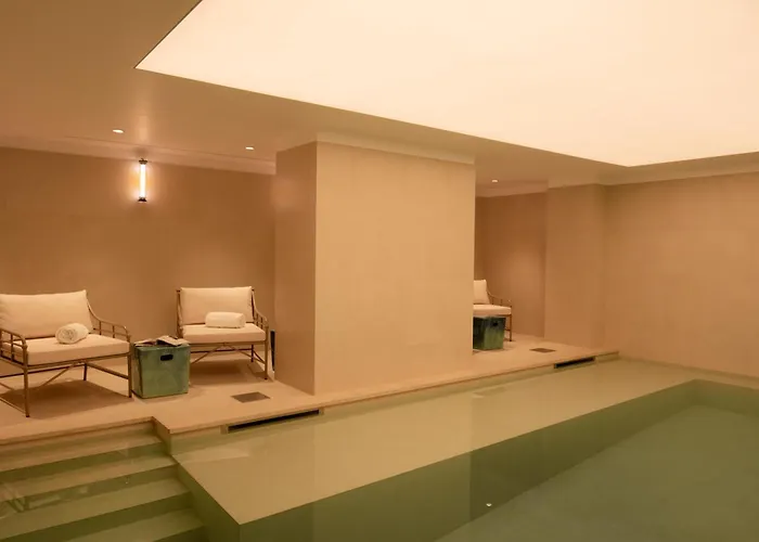 Otel 9hotel Chelton 4*