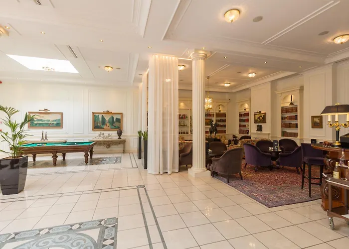 Hotel Stanhope By Thon 5*