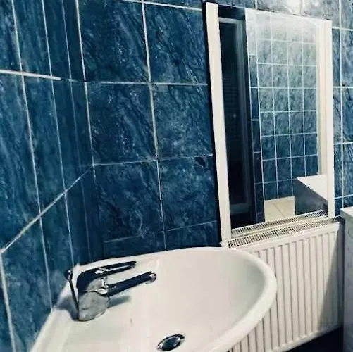 Modern & Comfortable Center Oasis~king Bed ! Daire *