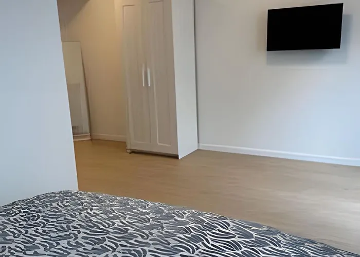 With Ensuite And Garden * Βρυξέλλες