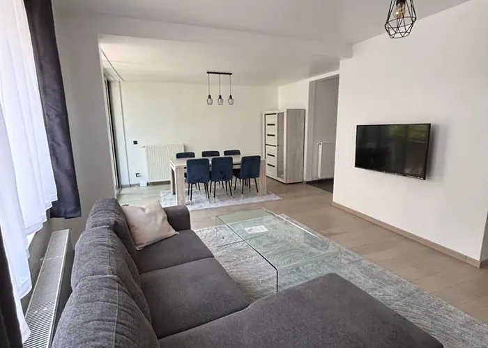 Stylish, Modern & Spacious In * בריסל