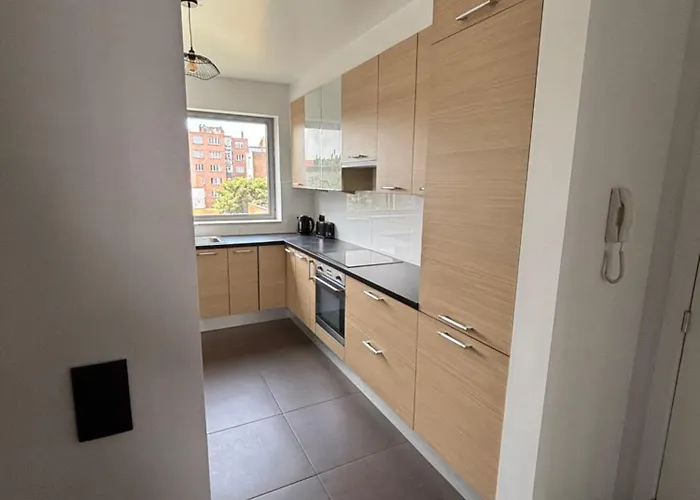 Stylish, Modern & Spacious In דירה