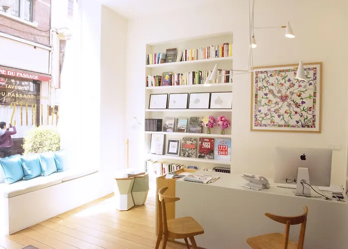 Des Galeries Hotell 4*