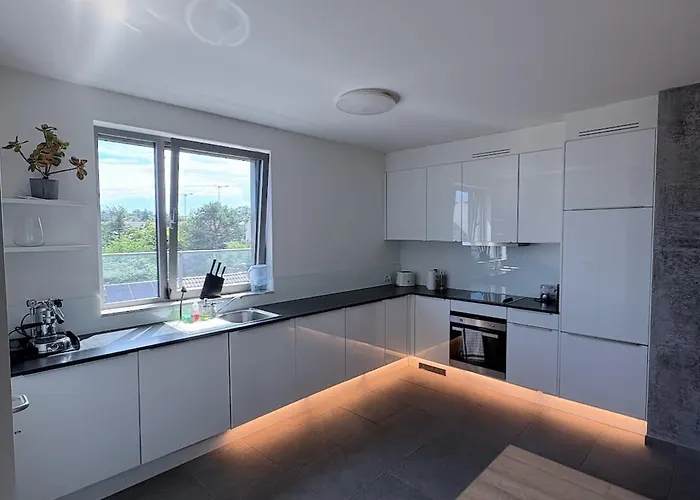 Refined With Terraces בריסל