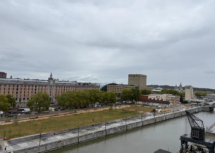 Floor Luxury With Spectacular Water Views アパート *